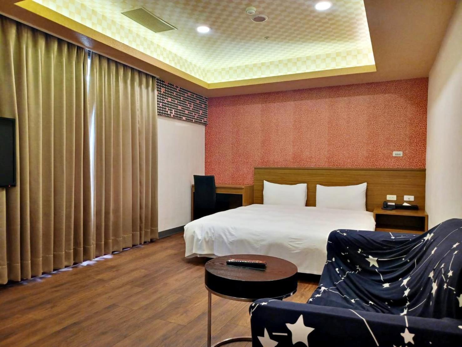Crystal Hotel Пули Екстериор снимка