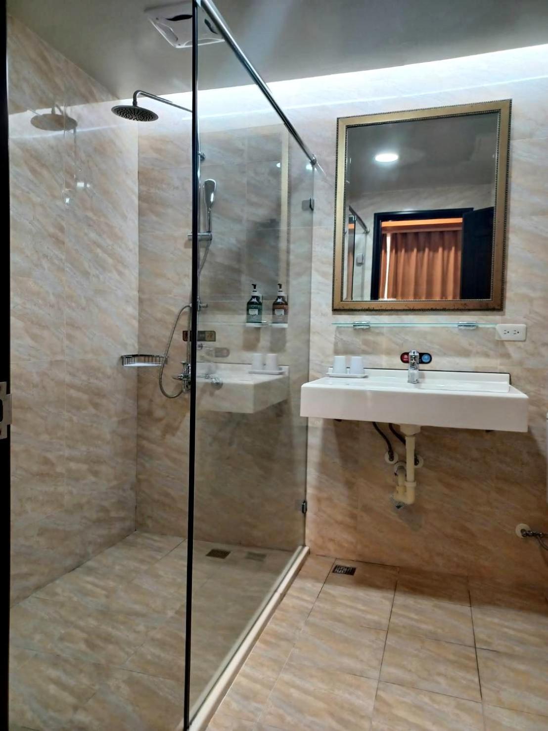 Crystal Hotel Пули Екстериор снимка